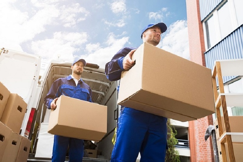 Sắp xếp hàng hóa lên xe tải hợp lý giúp thuận tiện khi đưa hàng lên và xuống thùng