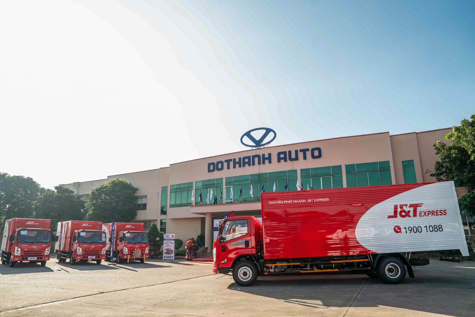 DOTHANH AUTO bàn giao lô 72 xe tải cho J&T Express Việt Nam | DOTHANH IZ350 & IZ650SL