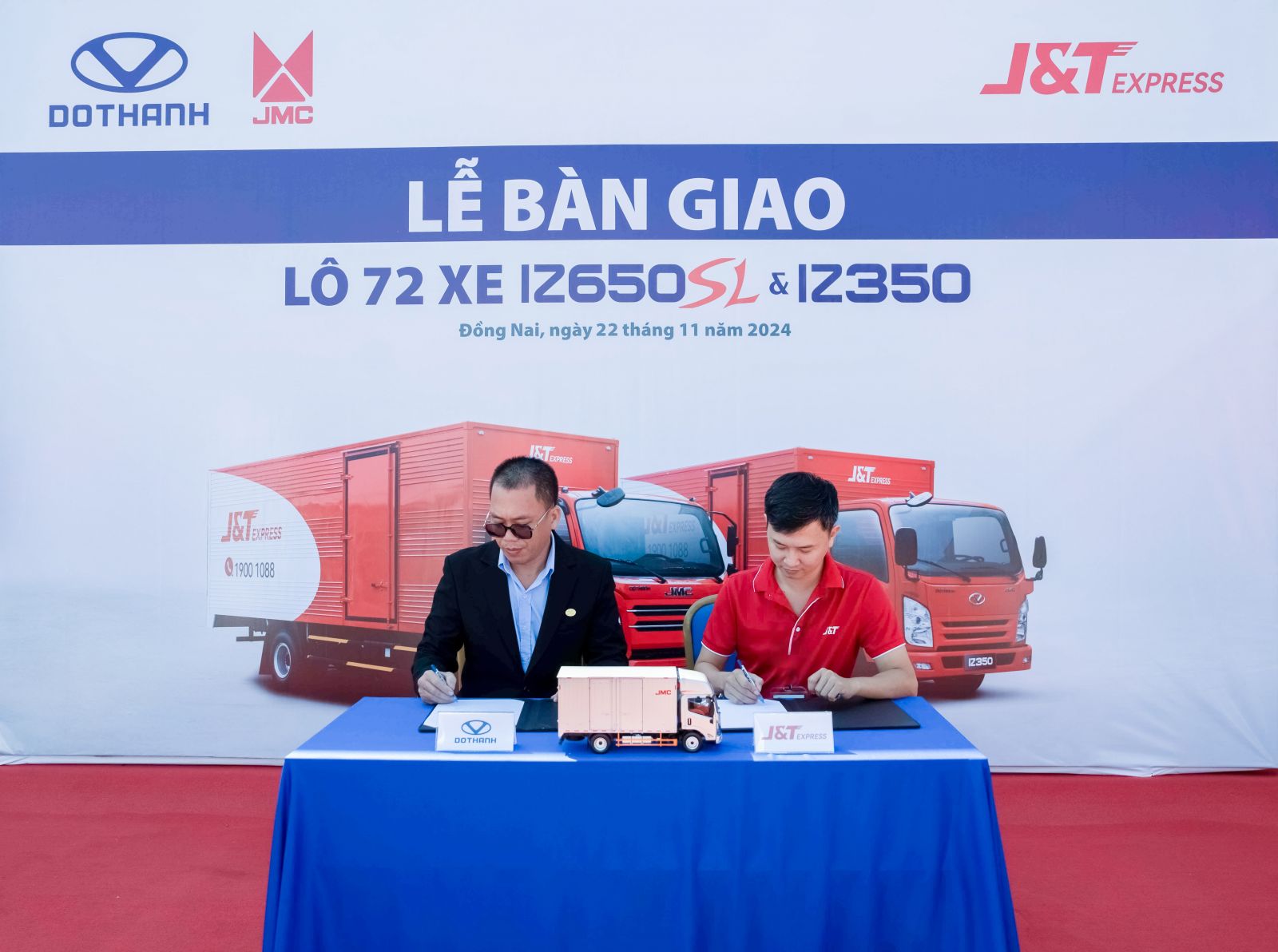 Lễ bàn giao lô 72 xe tải mới cho J&T Express Việt Nam, bao gồm phiên bản DOTHANH IZ350 và IZ650SL