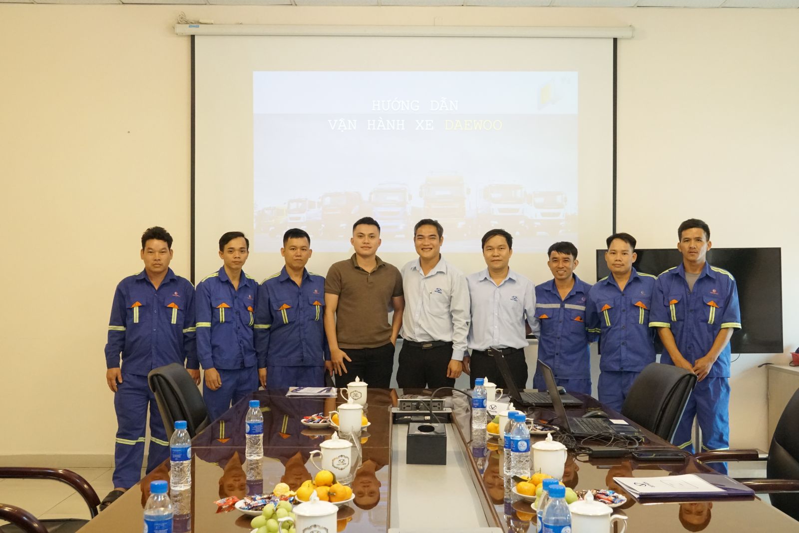 DOTHANH AUTO bàn giao lô xe đầu kéo Daewoo cho Công ty Logistics Hưng Việt