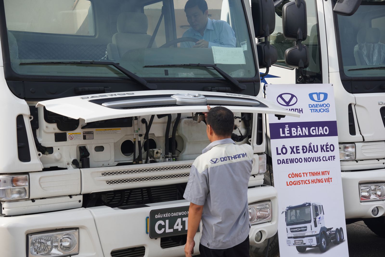 DOTHANH AUTO bàn giao lô xe đầu kéo Daewoo cho Công ty Logistics Hưng Việt