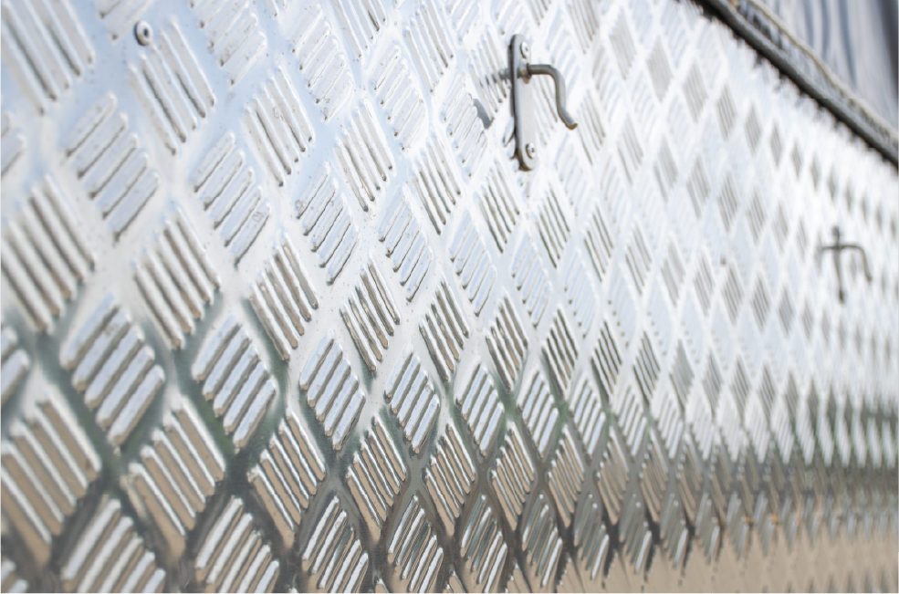 Vỉ thùng (trên bửng) bằng inox dập gân cứng cáp