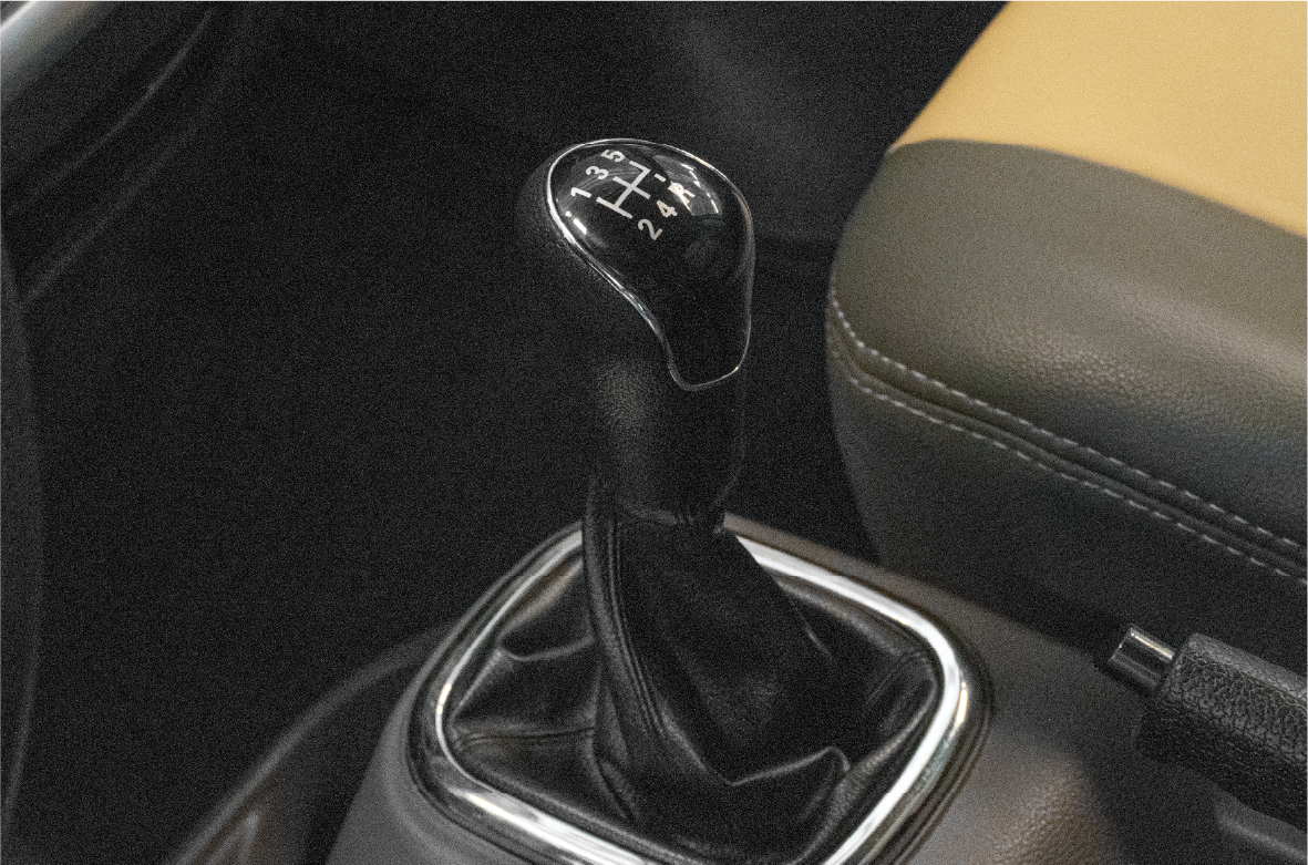 Cần số sàn: 5 tiến 1 lùi